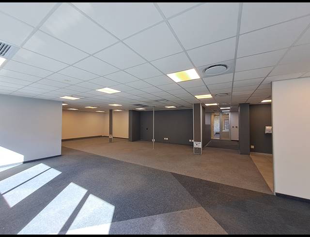 3,438M² OFFICE TO LET IN WAVERLEY